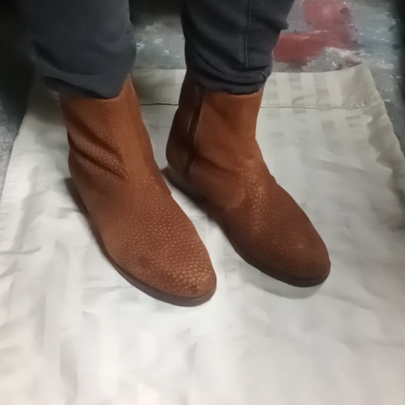 Moving - Picture 1 of 3